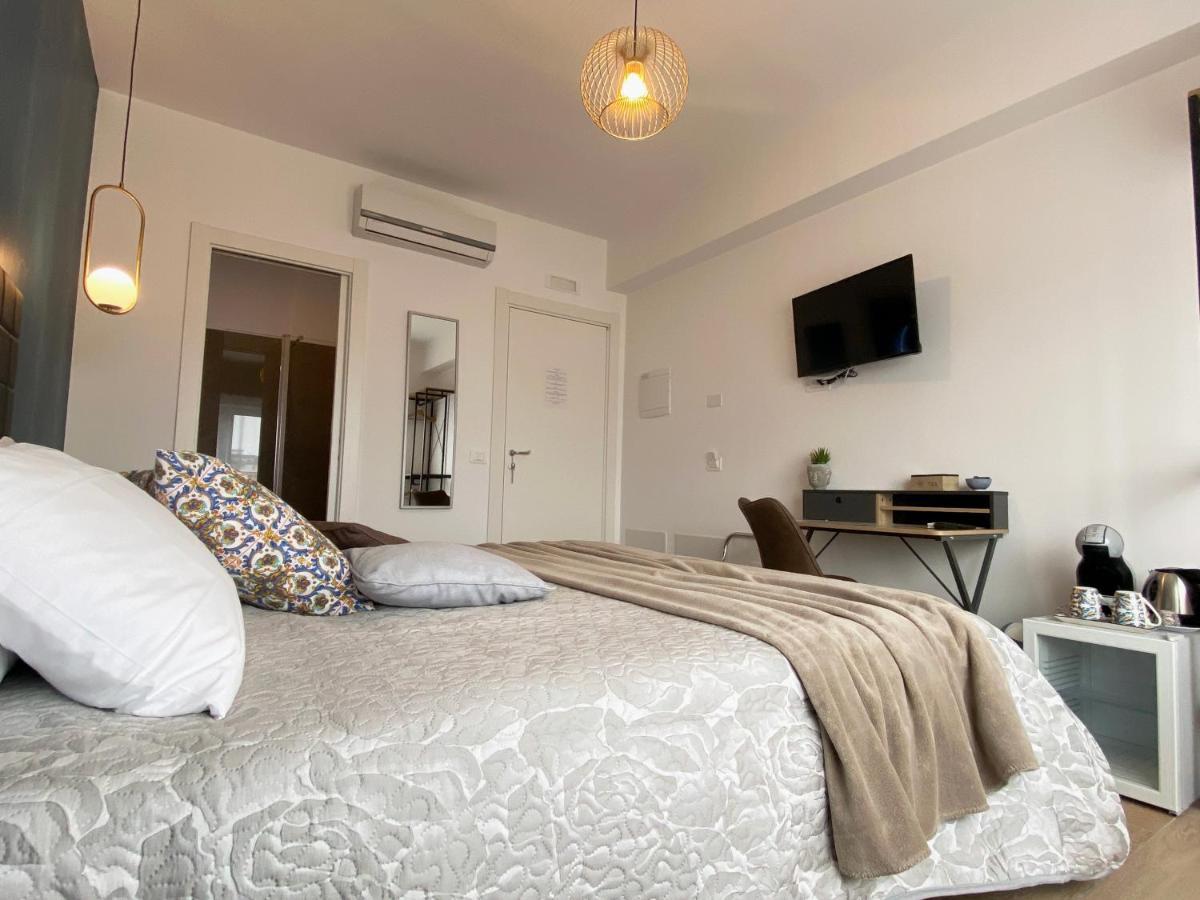 Bari Rooms Carulli Suite Buitenkant foto