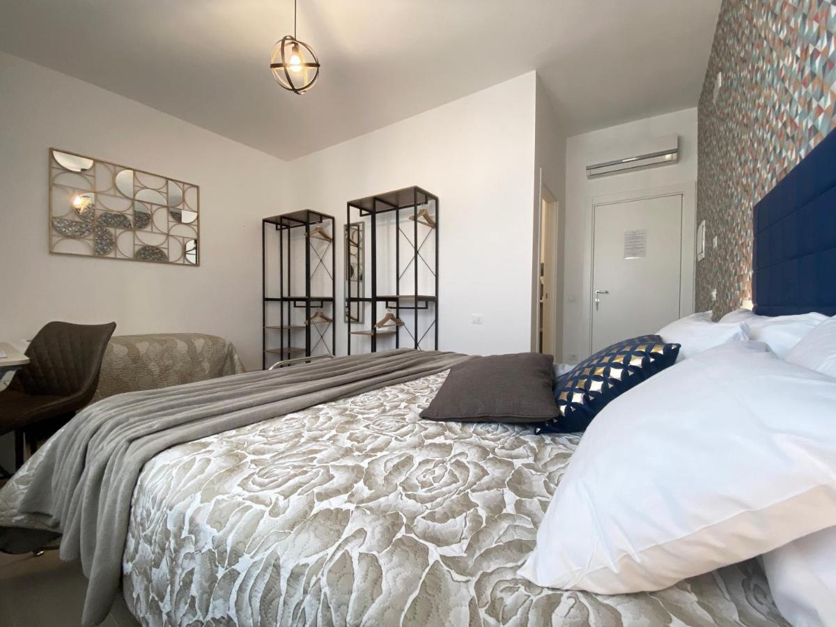 Bari Rooms Carulli Suite Buitenkant foto