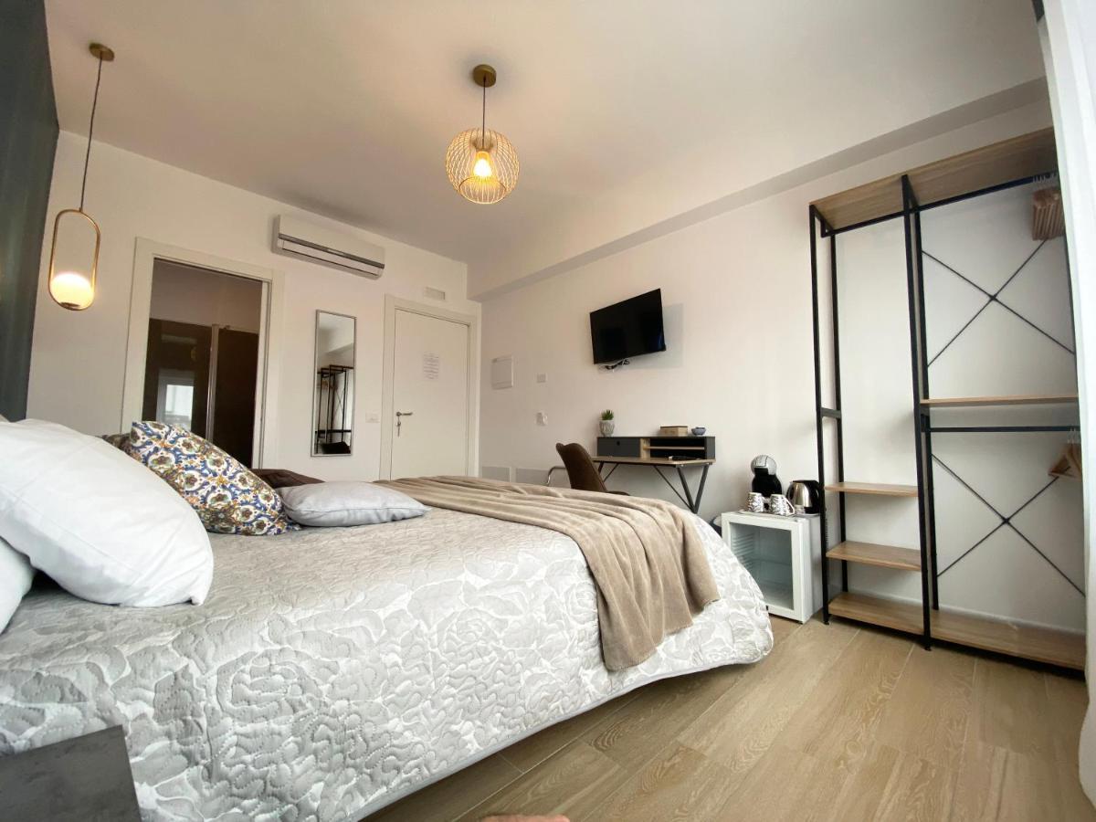 Bari Rooms Carulli Suite Buitenkant foto